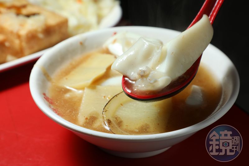 士林夜市走春續攤必吃！酥脆肥美蚵仔煎、三寶麵線配蒜泥　還有快消失的大餅包小餅's story cover image