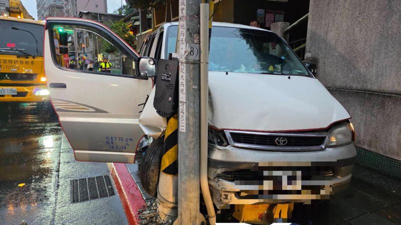 北市文山區「車輛失控撞傷2行人」　肇事駕駛重創命危