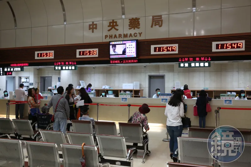 過年看病怕撲空？健保快易通新推「春節院所查詢」　秒掌握全台開診資訊！操作流程一次看's story cover image