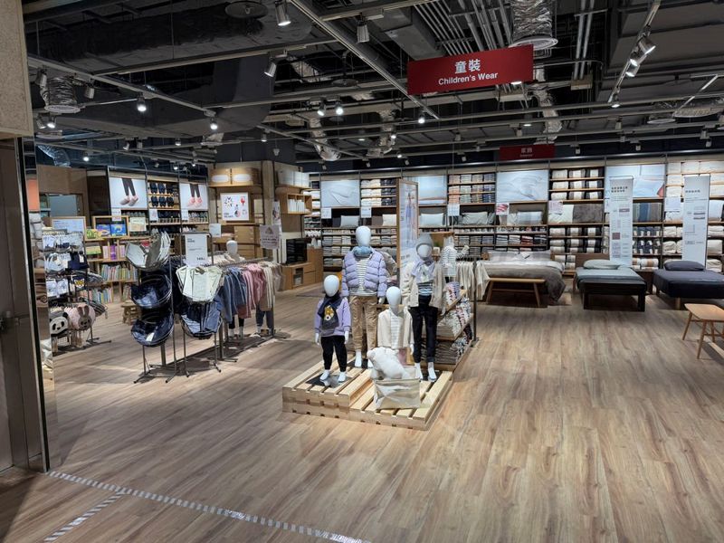 男子無印良品「裸體滾床」噁爆！　網驚：分不清跟在Uniqlo大便哪個更荒謬's story cover image