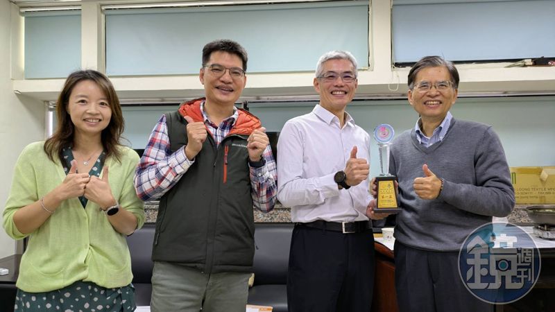 能文能武奪司法盃羽球男子團體冠軍　台中高分檢創署運動賽事首度「破蛋」's story cover image