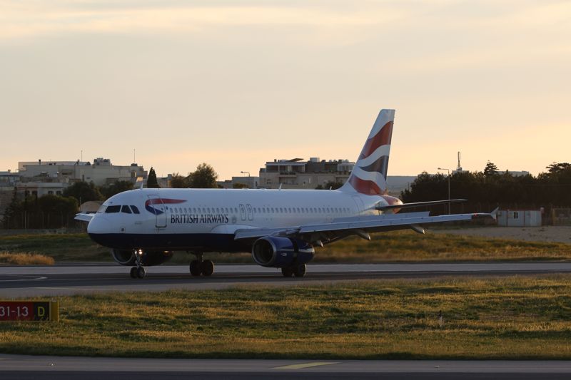羽田機場驚魂！英航飛倫敦班機乘客iPhone起火　起飛前緊急撲滅