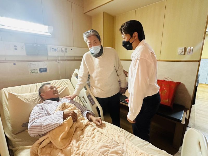 大馬村長王梓安救災過勞急開刀　女兒曝現況、本人報平安's story cover image