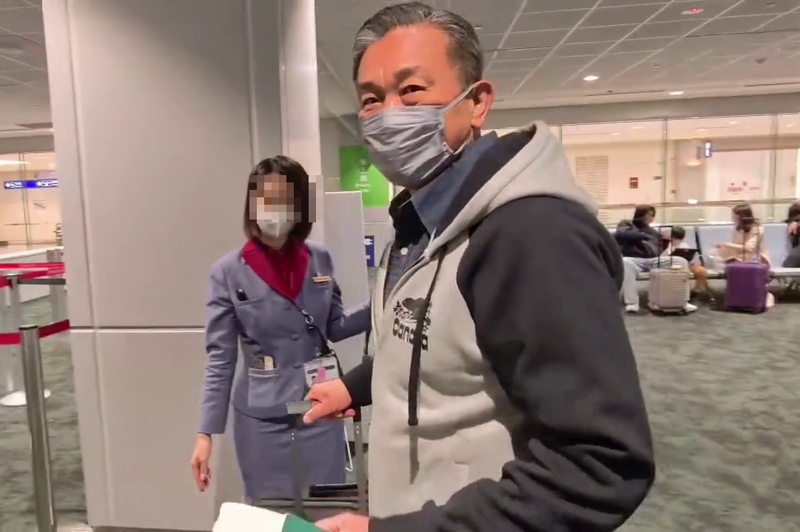 王定宇桃色風波纏身照飛東京！　帽T＋牛仔褲搭商務艙挺台灣隊's OG Image