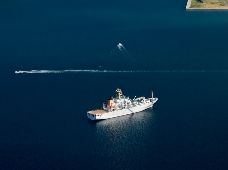 石油海上命脈卡關！40國聯手施壓　要伊朗立即且無條件恢復荷莫茲海峽