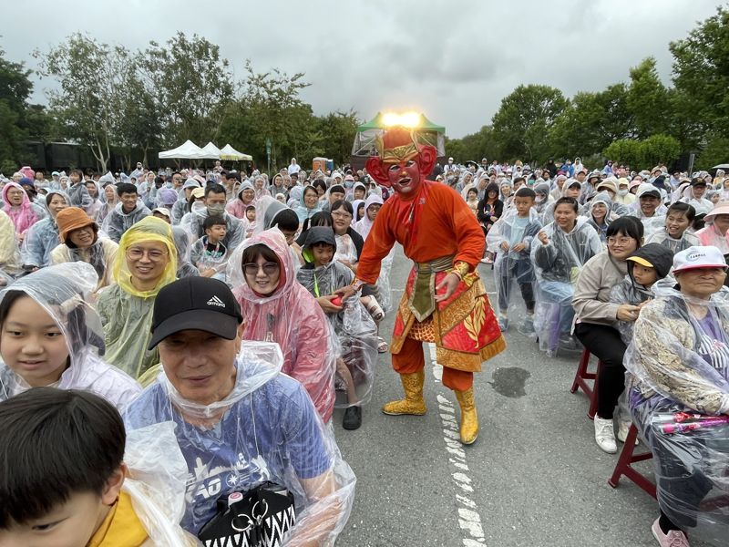 媽祖聖誕遇梅雨　紙風車《順風耳的新香爐》花蓮吸1500人看戲's story cover image