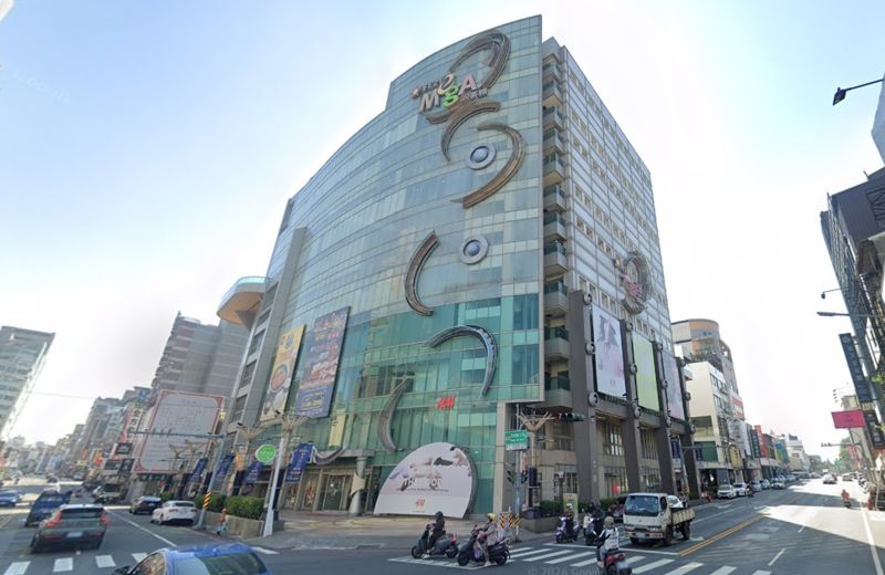 台南昔日兩大百貨公司整棟只剩4店　網喊「不能倒！」原因曝光's story cover image