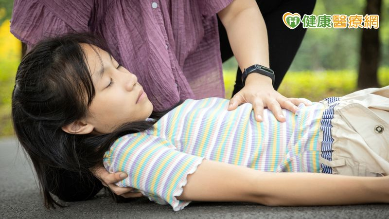 9歲癲癇、4歲頭痛竟是顱內動靜脈畸形！　 AR導航助精準拆彈救命's story cover image