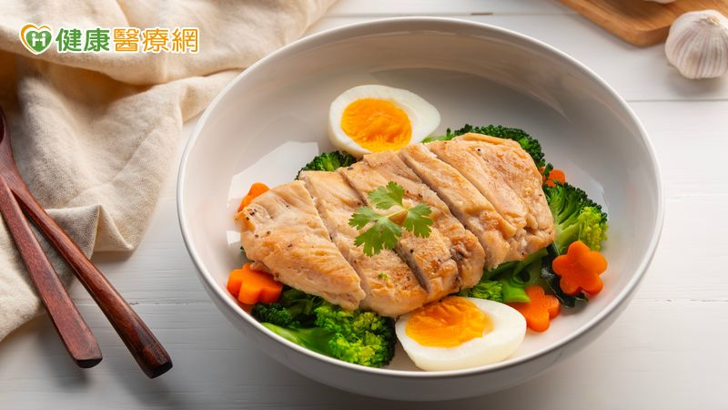 超商雞胸肉直接吃？營養師：真空包裝也會有「肉毒桿菌」　未加熱恐中毒's story cover image