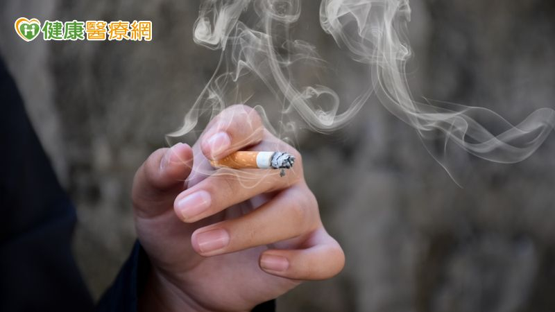 28歲男菸齡10年突胸悶痛　掛急診檢查竟是心肌梗塞's story cover image