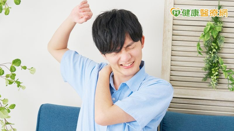 髮型師右肩痛到舉不起手　「1治療」助擺脫五十肩重回工作崗位's story cover image