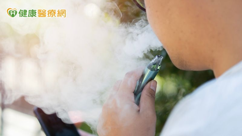 行銷話術引年輕人吸「加熱菸」　醫：一樣有尼古丁且含量遠超過規定's story cover image