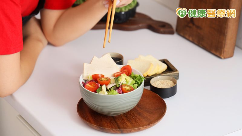 吃素結果越吃越胖？醫揭「3大飲食陷阱」　留意「肌少肥胖症」風險's story cover image