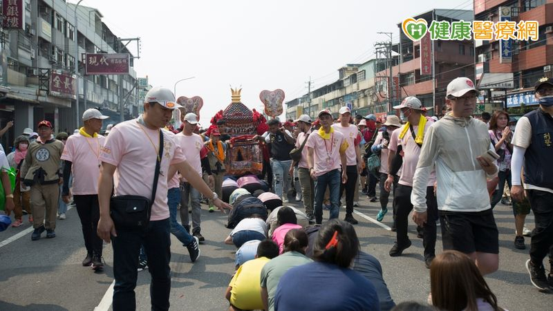 媽祖遶境心雖誠更要先顧身　醫授五大錦囊助信眾平安隨香's story cover image