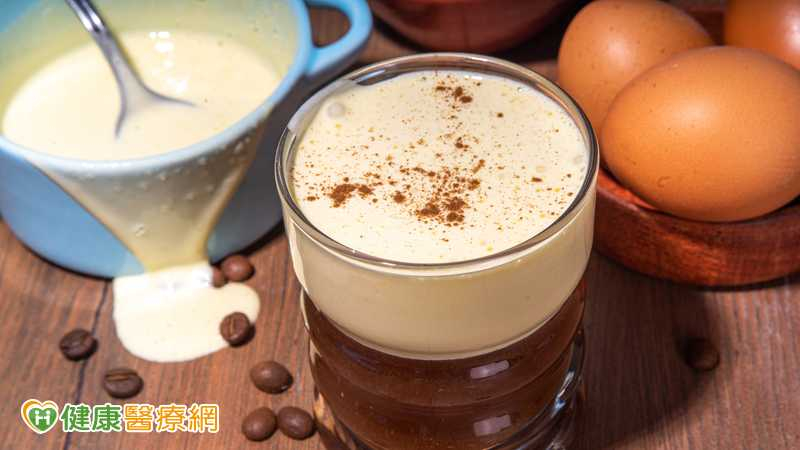 越南「蛋咖啡」掀議！網兩派吵翻　醫：蛋黃未熟恐添1菌感染風險's story cover image