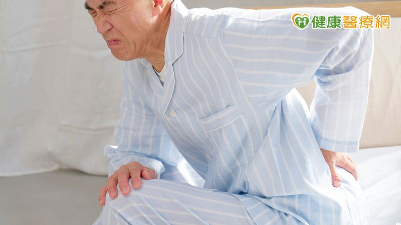 七旬翁背痛數月以為正常老化！子女堅持健檢竟揪出攝護腺癌合併骨轉移's story cover image