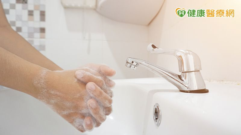 腹瀉人數暴增！一週破12萬人次　專家揭「最大元凶」's story cover image