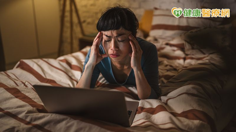 夜貓子必看！研究：晚睡常伴隨不良生活習慣　與心血管風險有關's story cover image