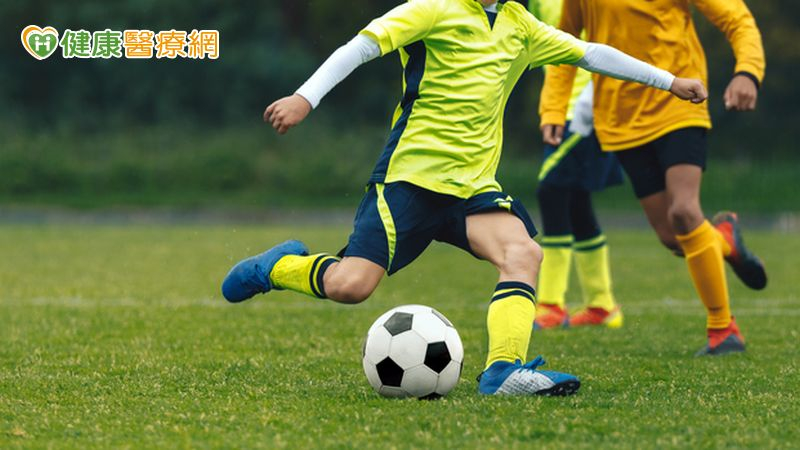 瘋足球小心「運動傷害」找上門　醫授正確「三溫暖冰熱敷」緩解痠痛's story cover image