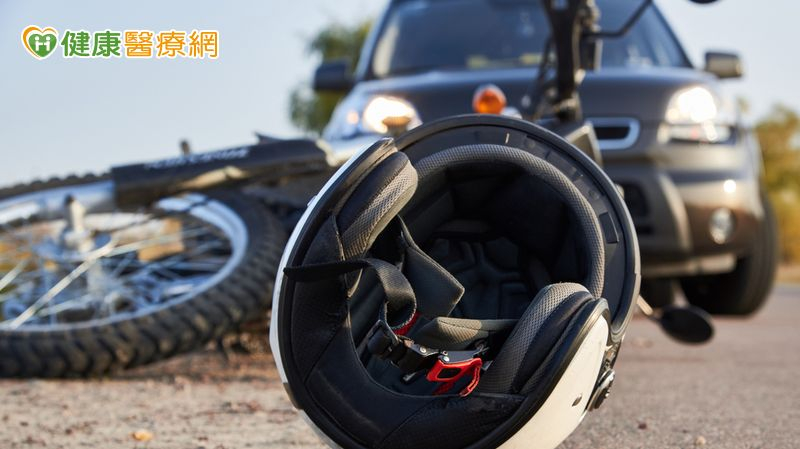暑假機車事故風險升高　19歲女大生車禍全身重創險喪命's story cover image