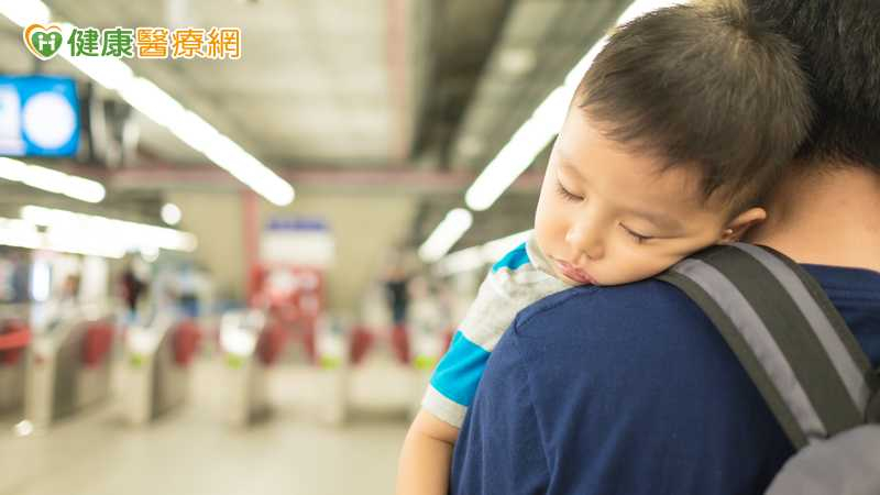 年輕人周末補眠！研究：憂鬱症機率可能低逾4成　專家提醒適當就好's story cover image