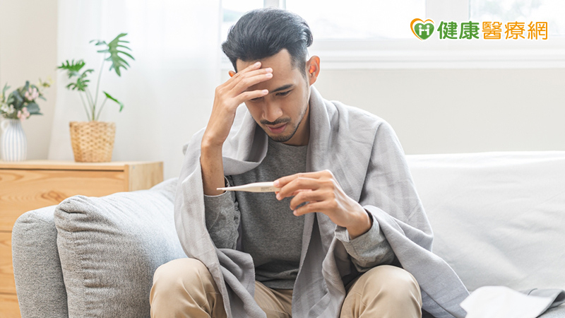 40多歲男「口腔潰瘍、發燒」確診M痘Ib型！當心症狀出現前就可能傳播's story cover image