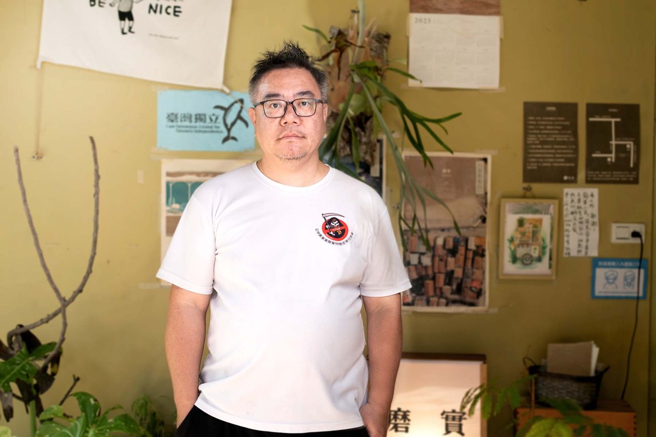 藍白拖戰神陳祺忠：從鍵盤俠到抗爭最前線，期待社會開出正義之花's story cover image
