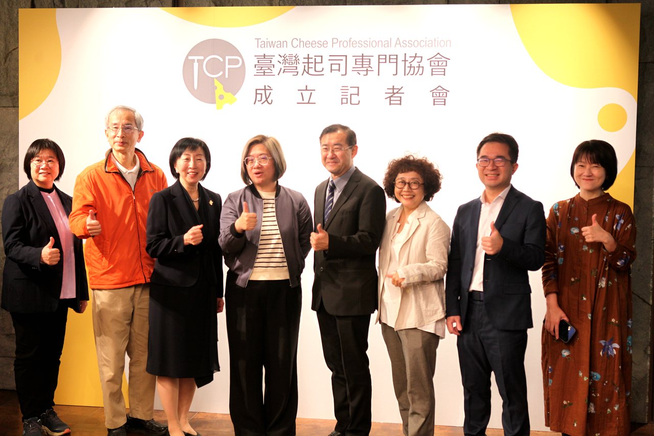 台灣起司發展跨大步，成立專門協會推動，學者：加工廠建置限制多，應放寬限制's story cover image