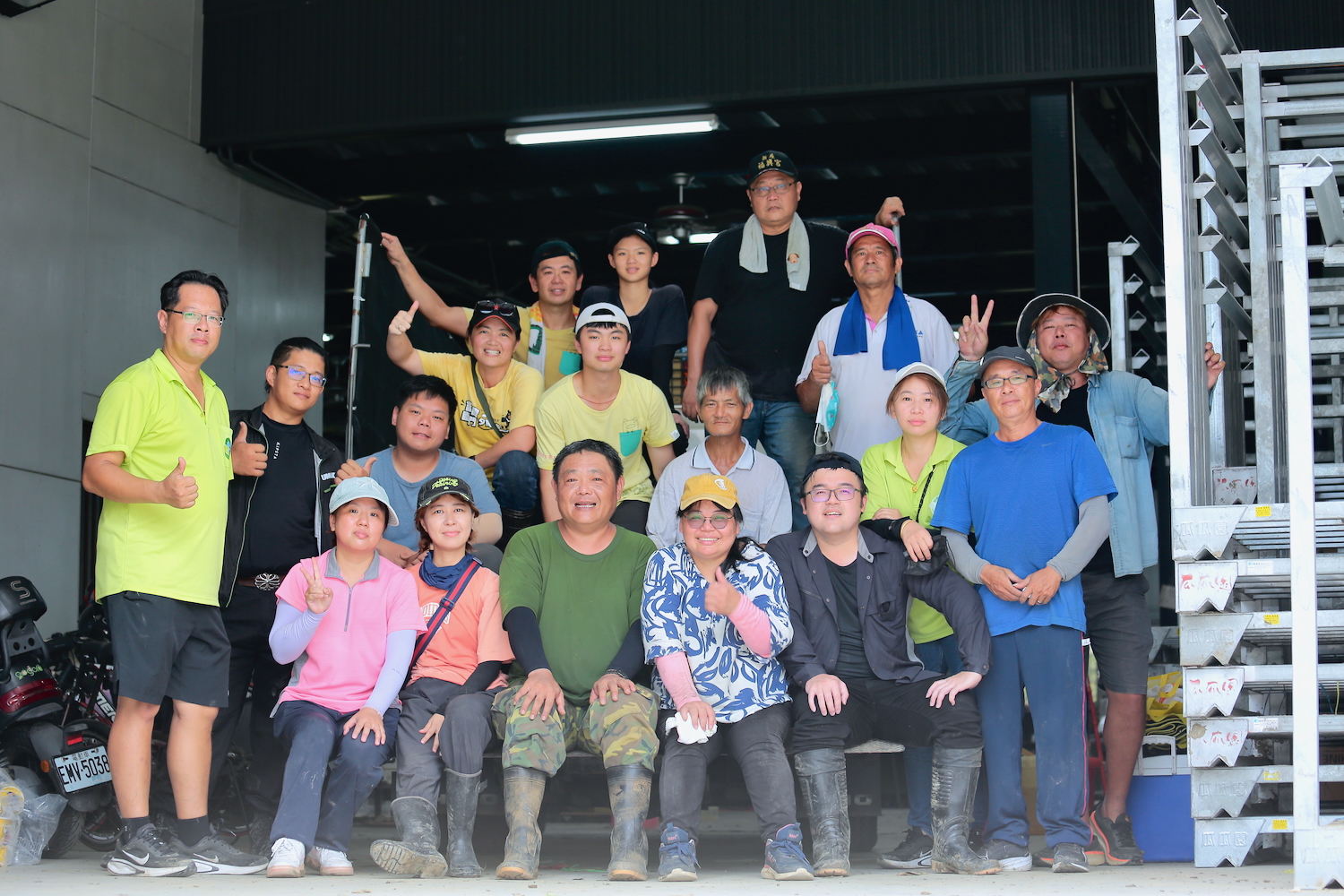 丹娜絲颱風0714》農民最懂農民痛，各地農友出人出車出力，發揮專業即戰力's story cover image