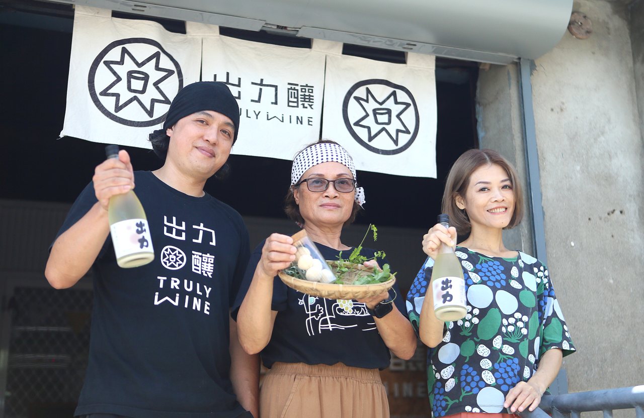阿美族酒麴工藝復興，出力釀打造全球首款「糯米混釀酒」，牽手葡萄酒、啤酒同歡's story cover image