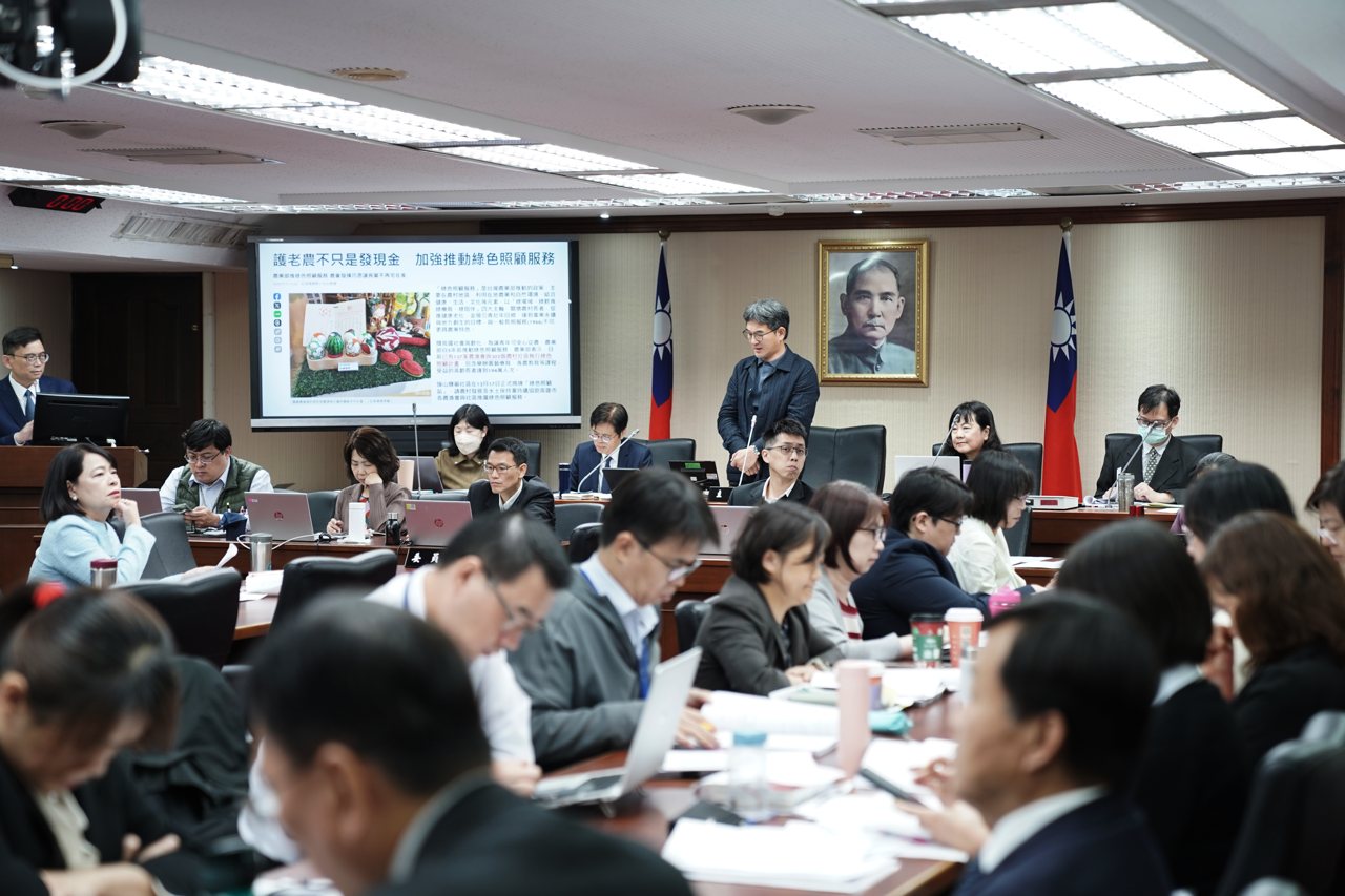 朝野立委齊推老農津貼加碼，若每月 1.2萬，年支出將飆749億，農業部：扭曲財政結構