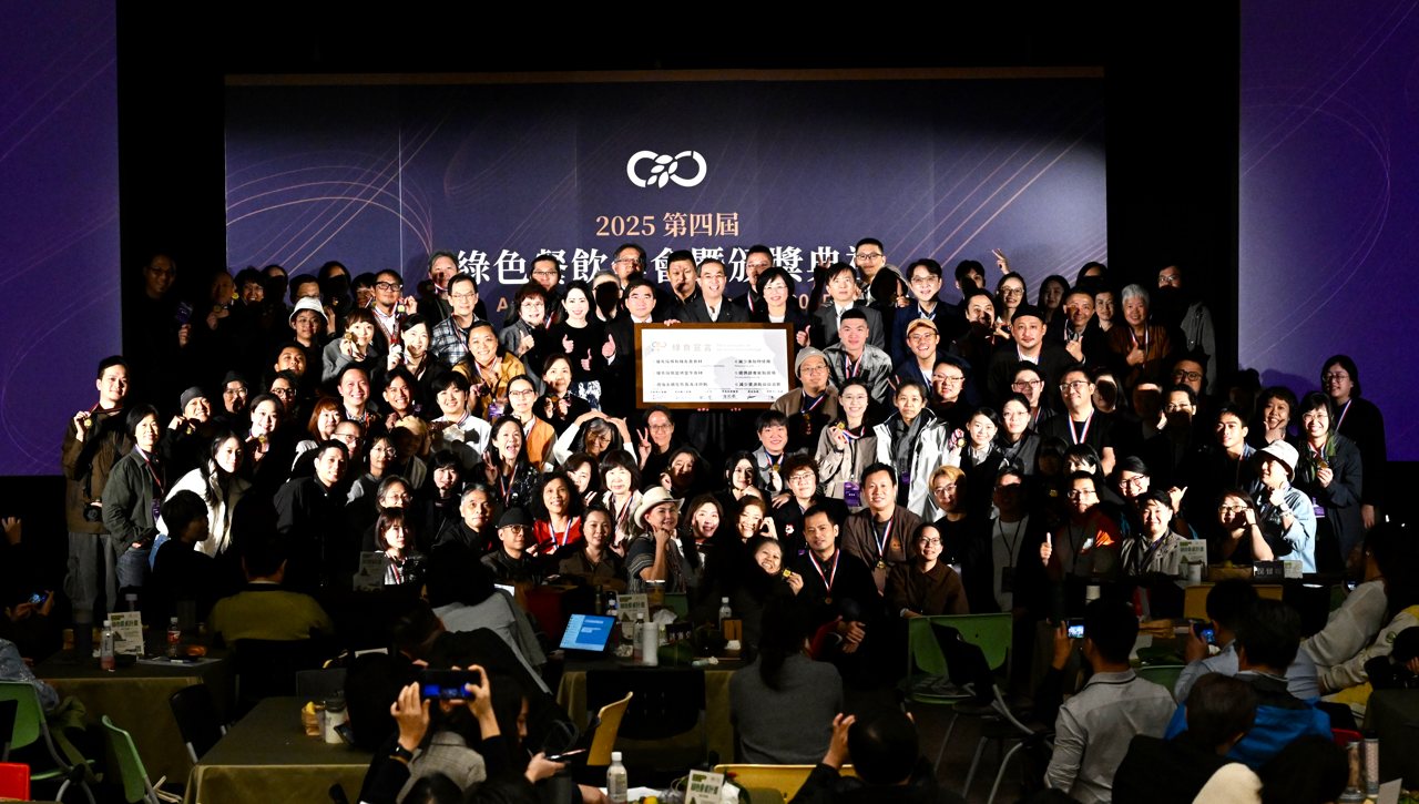 第四屆綠餐大獎》蕃薯藤 TINA 奪年度大獎，年度主廚呂甯期，11家餐廳獲國際評鑑最高三星's story cover image