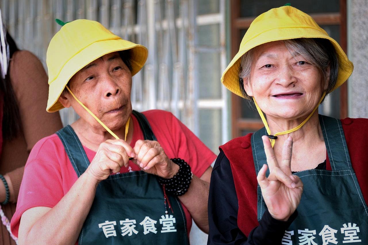 90 歲重新上班，顫抖的手也能沖咖啡，「官家食堂」的老後生活實驗's OG Image