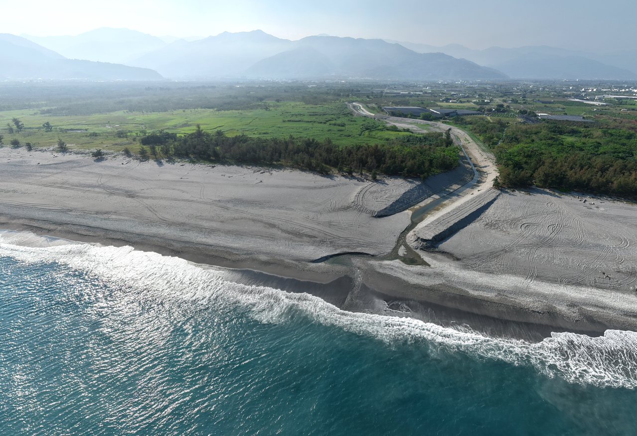 知本濕地面臨生死關頭，排水工程截斷水脈，開發加上人為縱火，陷入生態浩劫