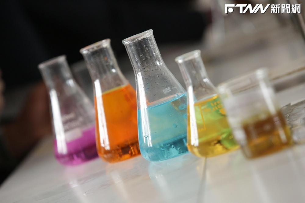 台北私中實驗室爆炸釀學生燒燙傷!家長控教官逼刪當事影片 校方訊息曝光僅稱「操作意外」's OG Image