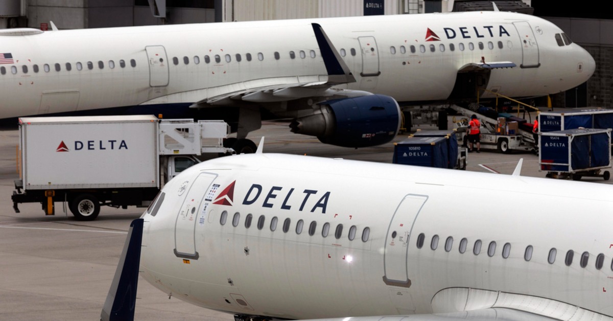 畫面曝!達美2客機滑行時擦撞 一架機翼斷裂 另一架機鼻受損's OG Image