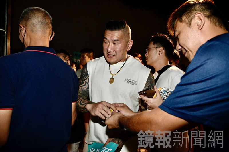 館長哭了!民眾黨北所外靜坐「陪佩琪等阿北」 嗆:台灣不是民進黨的's OG Image