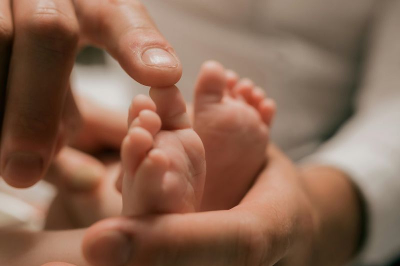 育兒+成長津貼「能疊加、不排富」!每月最高可領1萬 2申請資格曝光's OG Image