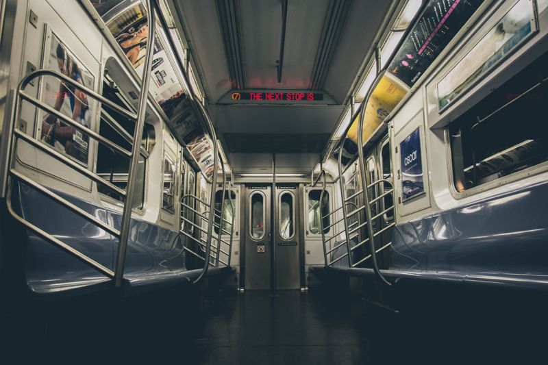 東京電車癡漢伸狼爪!女大生當場抓衣阻逃 47歲男脫外套落跑仍栽了's OG Image