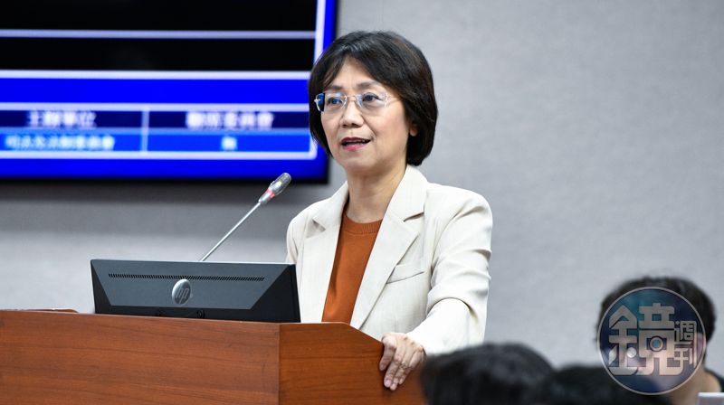 繼續放火?鄭麗文剛喊埋單1.5萬弱勢中秋禮盒 翁曉玲再放話:大幅刪明年預算's OG Image