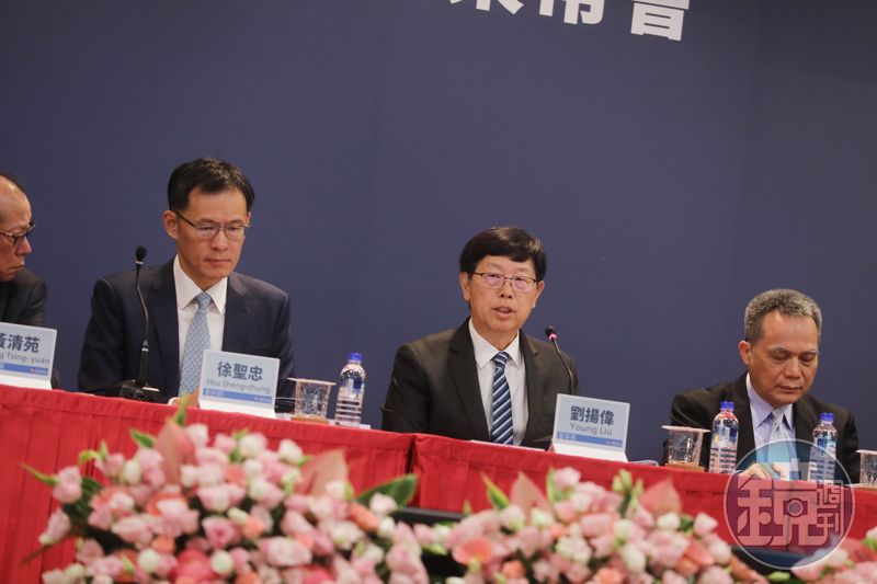獨家/郭台銘未支持劉揚偉當董事長 最後一刻關鍵電話他決定不投's OG Image