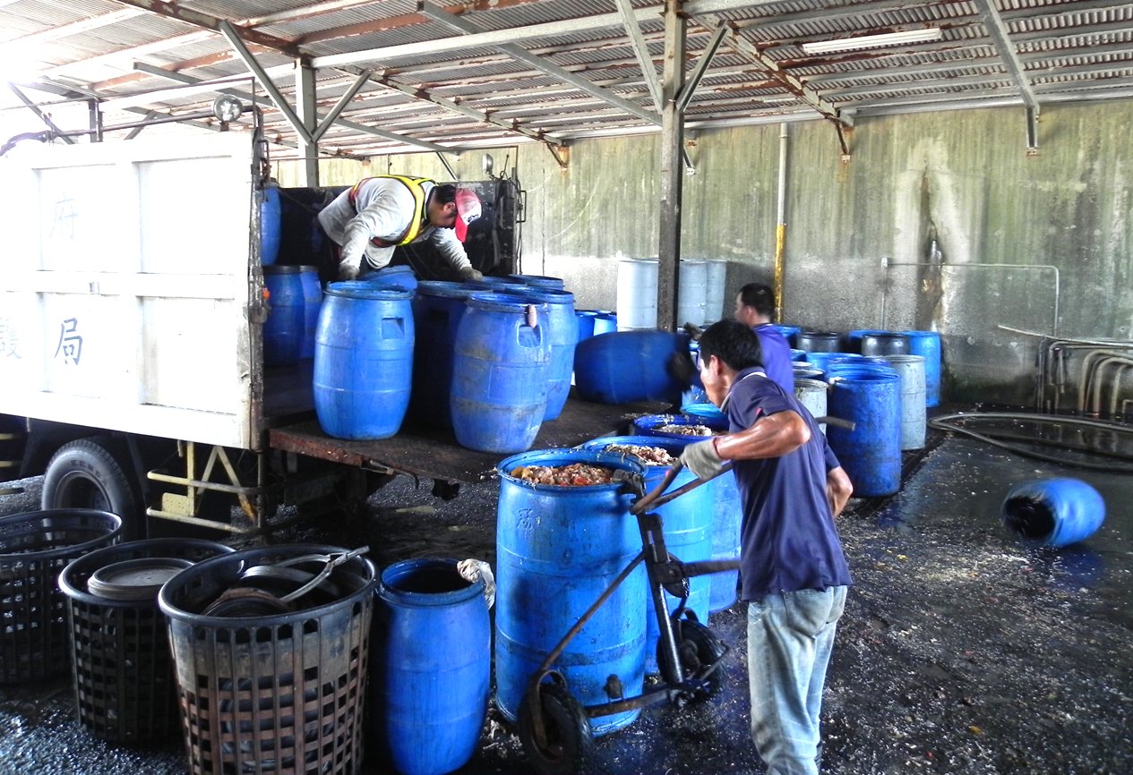 非洲豬瘟Day 24》廚餘清運費暴增,農業部開放豬農協助清運,豬農補助計算方式惹議's OG Image