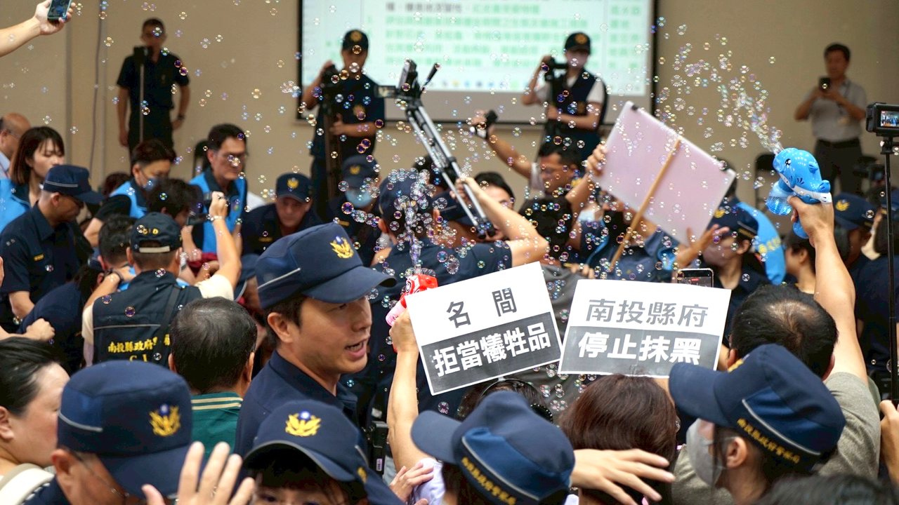 環團茶鄉保衛戰 02》跨NGO成員組成專業戰隊團隊,專業查資料、肉身衝會場's OG Image
